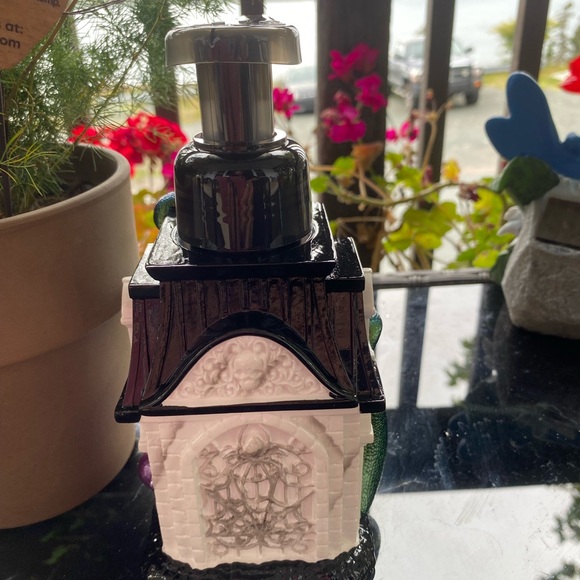 Bath and body works soap pump haunted house - Picture 3 of 4